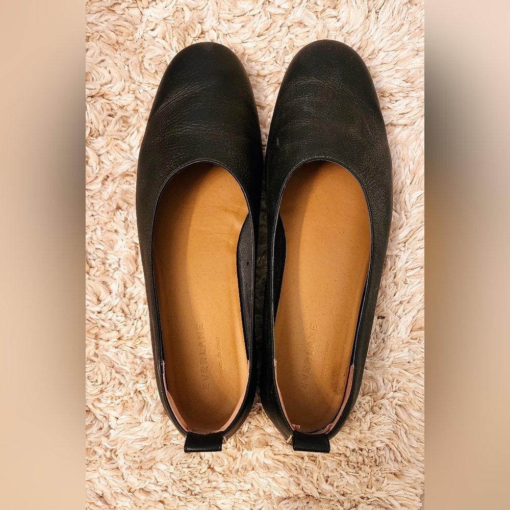 Everlane black  leather flats. Size 8. Like new.